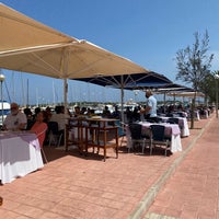 Das Foto wurde bei Restaurant Club Nàutic Portocolom von Abigail O. am 7/31/2021 aufgenommen