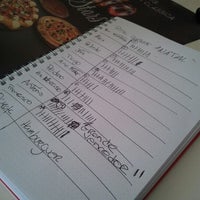 Foto diambil di Pizza Hut oleh Ana N. pada 12/21/2012