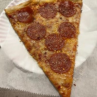 Das Foto wurde bei Pizza Town von S C. am 4/7/2023 aufgenommen