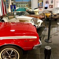 Das Foto wurde bei Miami&amp;#39;s Auto Museum at the Dezer Collection von Lesenka 🤷🏻‍♀️ S. am 5/26/2018 aufgenommen