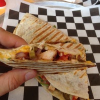 5/18/2014 tarihinde Robert O.ziyaretçi tarafından Burrito Gringo'de çekilen fotoğraf