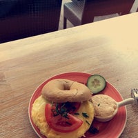 Photo taken at Bagels &amp; Beans De Clercqstraat by Azzam A. on 9/22/2017