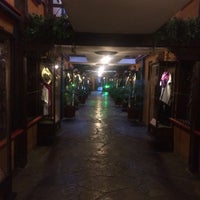 Foto diambil di Hotel Misión Colonial San Cristóbal oleh Alex V. pada 1/3/2015