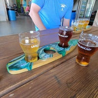 Foto tirada no(a) Lazy Beach Brewery por Eric H. em 10/22/2022