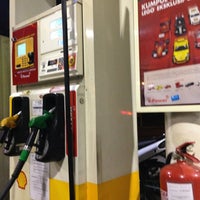 รูปภาพถ่ายที่ Shell โดย Katakejau เมื่อ 12/28/2012