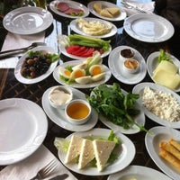 Foto tirada no(a) Madalyalı Restaurant por Fikocan Y. em 1/8/2022