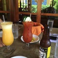 Das Foto wurde bei Restaurante Mango at Isla Verde von Tete A. am 5/9/2015 aufgenommen
