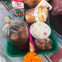 Photo taken at Wat Sai Floating Market by Tuamklad S. on 4/9/2017
