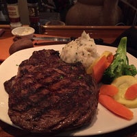 Photo taken at Outback Steakhouse by Arjan on 12/12/2015
