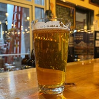 Photo taken at Mountain Rambler Brewery by Frosty on 12/10/2021