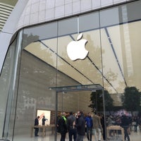 Photo taken at Apple België by Clarence on 10/15/2015