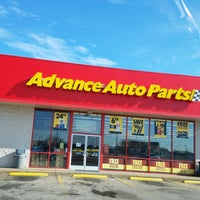 Photo taken at Advance Auto Parts by Evelyn O. on 12/16/2017