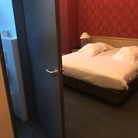 Photo taken at Hotel Gravensteen by Matthias B. on 8/22/2018