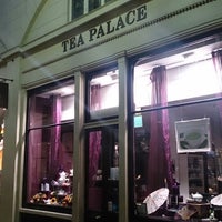 Foto tirada no(a) Tea Palace por Edwin H. em 5/30/2014
