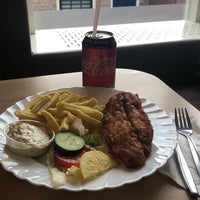 Photo taken at Fish &amp; Chips Volendam by Berna A. on 4/17/2019