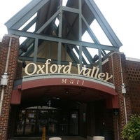oxford valley mall hollister