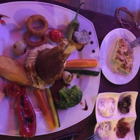 รูปภาพถ่ายที่ Karnivora Steak &amp;amp; Burger House โดย İdris özcaN เมื่อ 5/12/2017
