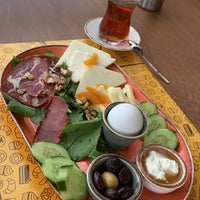 Foto diambil di Rudo Cafe oleh Şafak B. pada 9/5/2020