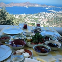 รูปภาพถ่ายที่ Panorama Pasanda Restaurant โดย Şafak B. เมื่อ 9/2/2023
