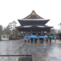 Photo taken at Zenkoji Temple by Oiwake Y. on 3/14/2016