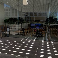 Photo taken at Apple Fashion Square by Os A. on 6/7/2022