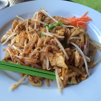 Das Foto wurde bei Thai Smile Restaurant von Kholt M. am 4/7/2014 aufgenommen