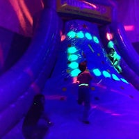 Photo taken at Pump It Up by Tuyen T. on 5/8/2017