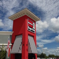 Das Foto wurde bei Square 1 Burgers von Jon B. am 10/7/2012 aufgenommen