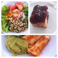 Foto diambil di Apfel Restaurante Vegetariano oleh Sara M. pada 10/15/2013