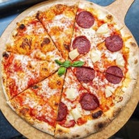 Photo taken at Broccoli Pizza &amp;amp; Pasta / مطعم بروكلي بيتزا وباستا by Waleed G. on 1/14/2018
