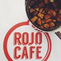 6/1/2014 tarihinde Carlos R.ziyaretçi tarafından Rojo Café'de çekilen fotoğraf