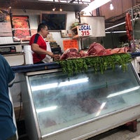 Photo taken at Mercado Unidad Rastro by Jesus L. on 9/8/2019
