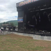 รูปภาพถ่ายที่ Mountain Jam โดย Michael M. เมื่อ 6/4/2015