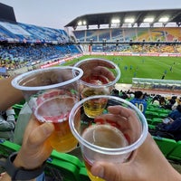 Photo taken at Suwon Worldcup Stadium by eAsTiN🔵 S. on 5/10/2023