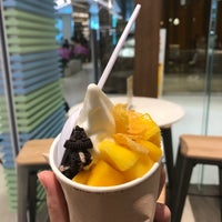 Photo taken at Pinkberry by VEAWVEAW B. on 7/23/2017