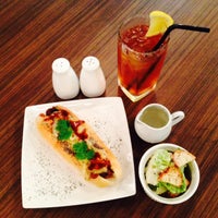 10/11/2013 tarihinde Muku N.ziyaretçi tarafından Gourmet Hotdog Cafe'de çekilen fotoğraf