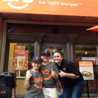 Foto tirada no(a) be right burger™ por Ray v. em 5/18/2013