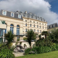 Foto diambil di Hotel De France and Ayush Wellness Spa oleh Dan S. pada 6/30/2021