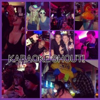 3/27/2014 tarihinde Karaoke Shoutziyaretçi tarafından Karaoke Shout'de çekilen fotoğraf
