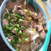 Photo taken at Hai Nan Xing Zhou Beef Noodles 海南星洲牛肉粉 by Terence T. on 10/17/2017