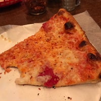 Снимок сделан в Rosco&amp;#39;s Pizza пользователем Jay T. 11/7/2017