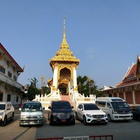 Photo taken at Wat Chai Chimplee by Mai N. on 3/22/2020