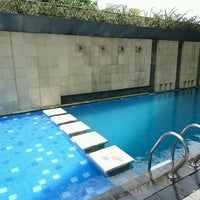 Review Swimming Pool