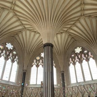 Photo taken at Wells Cathedral by Romà J. on 8/18/2022