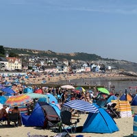 Photo taken at Lyme Regis Beach by Romà J. on 8/13/2022