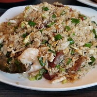 Das Foto wurde bei George &amp;amp; Son&amp;#39;s Asian Cuisine von Lillian W. am 3/25/2018 aufgenommen