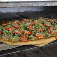 Photo prise au Saba&amp;#39;s Pizza Upper East par Saba&amp;#39;s Pizza Upper East le9/10/2013