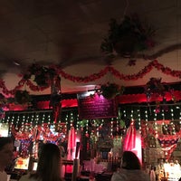 Photo prise au Rosemary&amp;#39;s Greenpoint Tavern par Sissi N. le6/23/2018