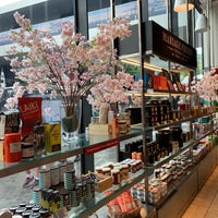 Photo taken at Dean &amp;amp; DeLuca by PiPi on 5/30/2019