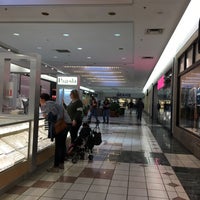 10/6/2017 tarihinde Stephen V.ziyaretçi tarafından Eastview Mall'de çekilen fotoğraf